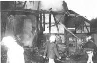 Brand der ehemaligen Backstube in der Dorfstraße am 29.06.1980.jpg
